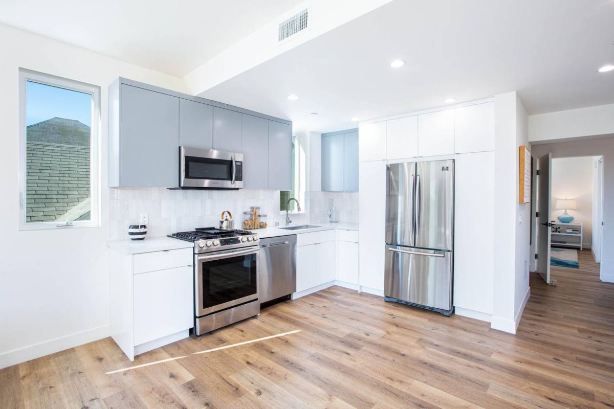 Apartment for rent at 1141 Mohawk St, Los Angeles, CA 90026