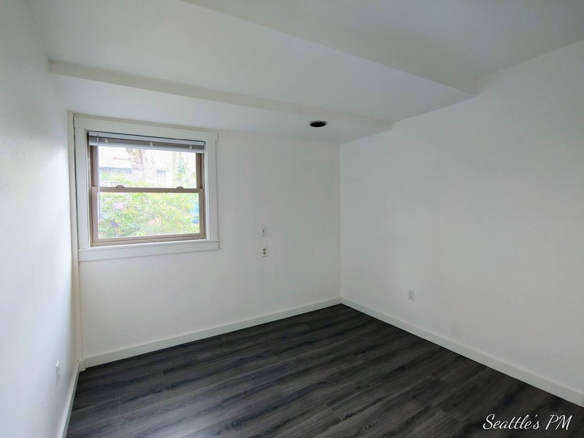 Apartment for rent at 258 E Newton St #1, Seattle, WA 98102