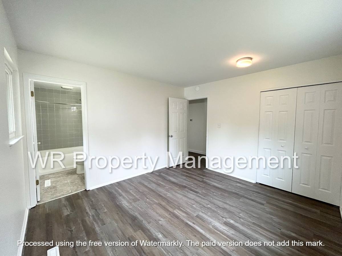 House for rent at 7076 Middlebury Dr, Lambertville, MI 48144