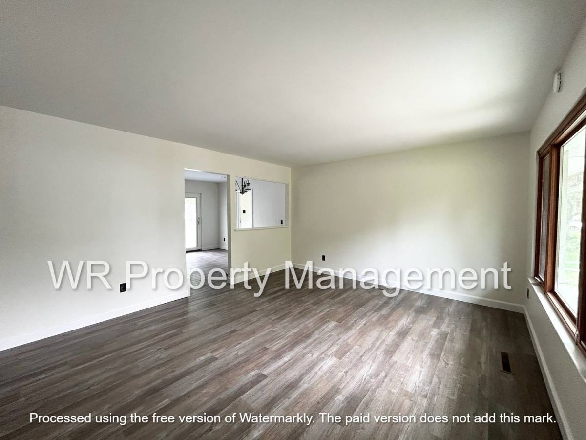 House for rent at 7076 Middlebury Dr, Lambertville, MI 48144