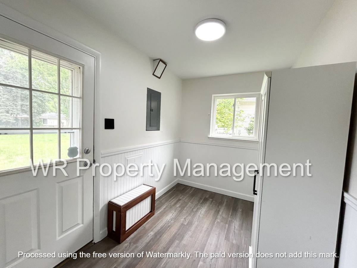 House for rent at 7076 Middlebury Dr, Lambertville, MI 48144