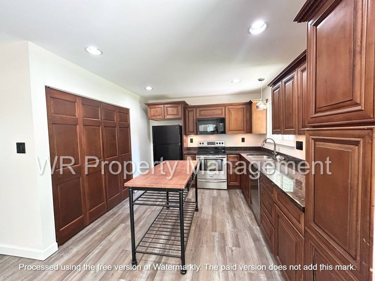 House for rent at 7076 Middlebury Dr, Lambertville, MI 48144