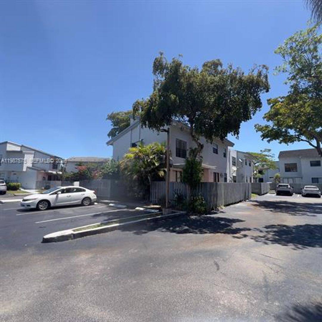 Apartment for rent at 10550 NW 7th Terrace, Miami, FL 33172