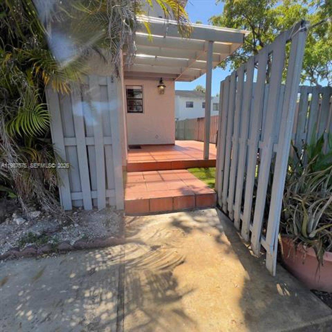 Apartment for rent at 10550 NW 7th Terrace, Miami, FL 33172