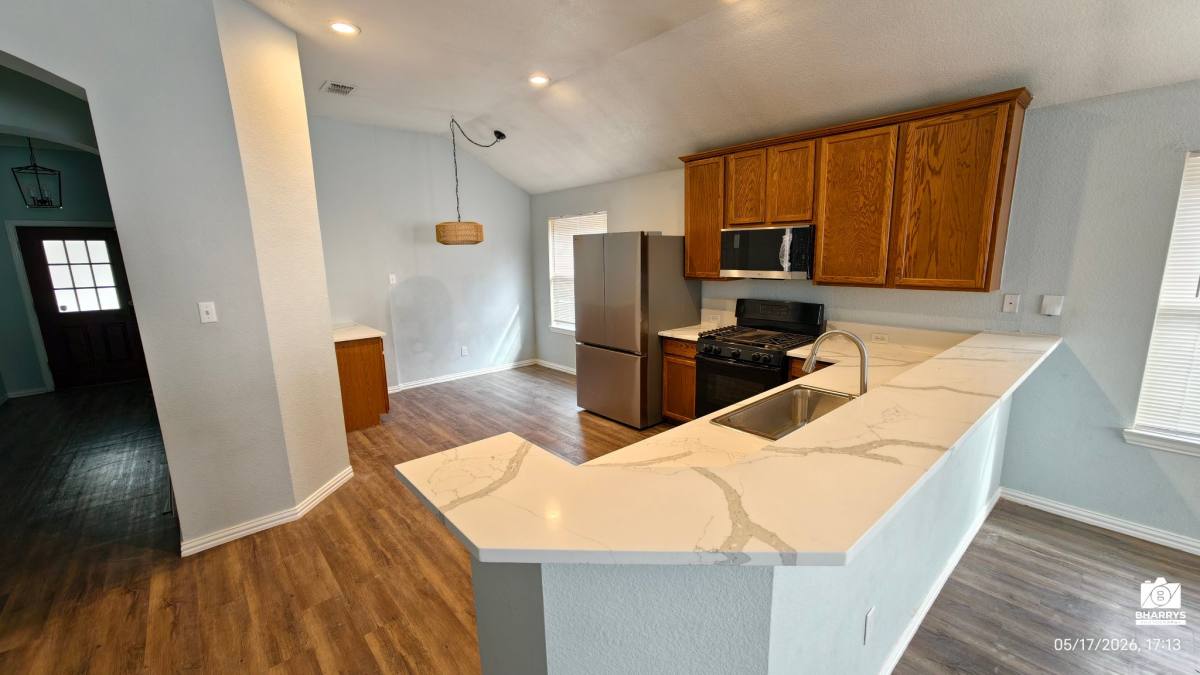 House for rent at 304 Hummingbird Dr, Little Elm, TX 75068
