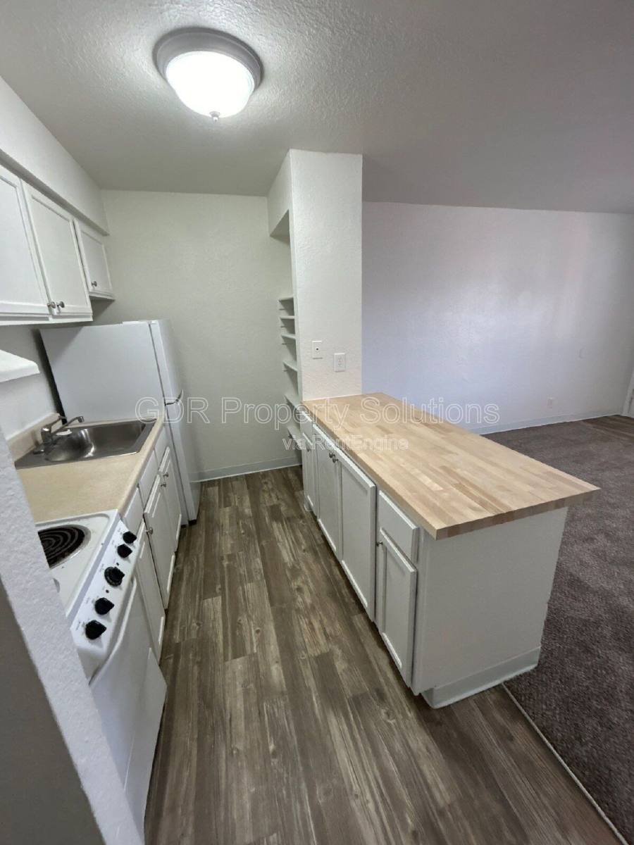 Apartment for rent at 1105 Iron Ave SW, Albuquerque, NM 87102