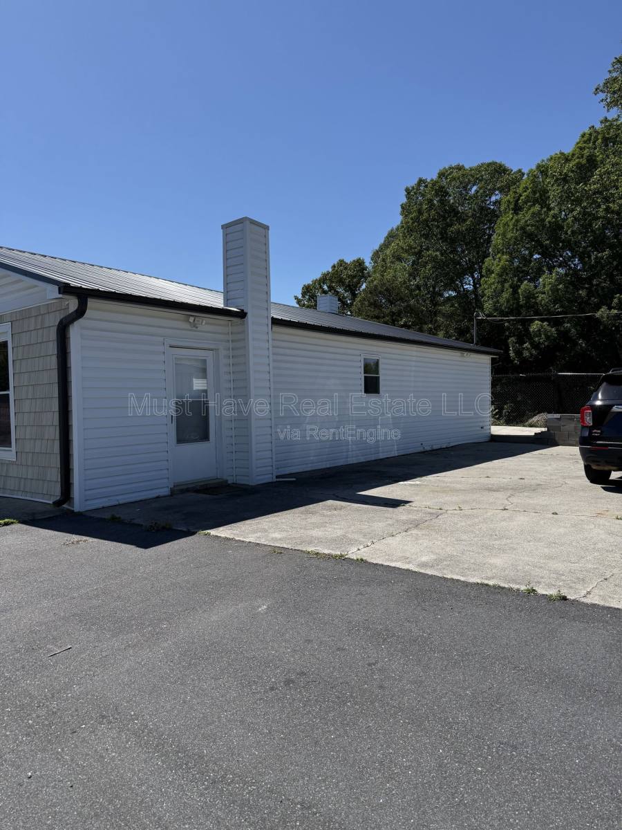 Apartment for rent at 404 W Main St #B, Morganton, NC 28655