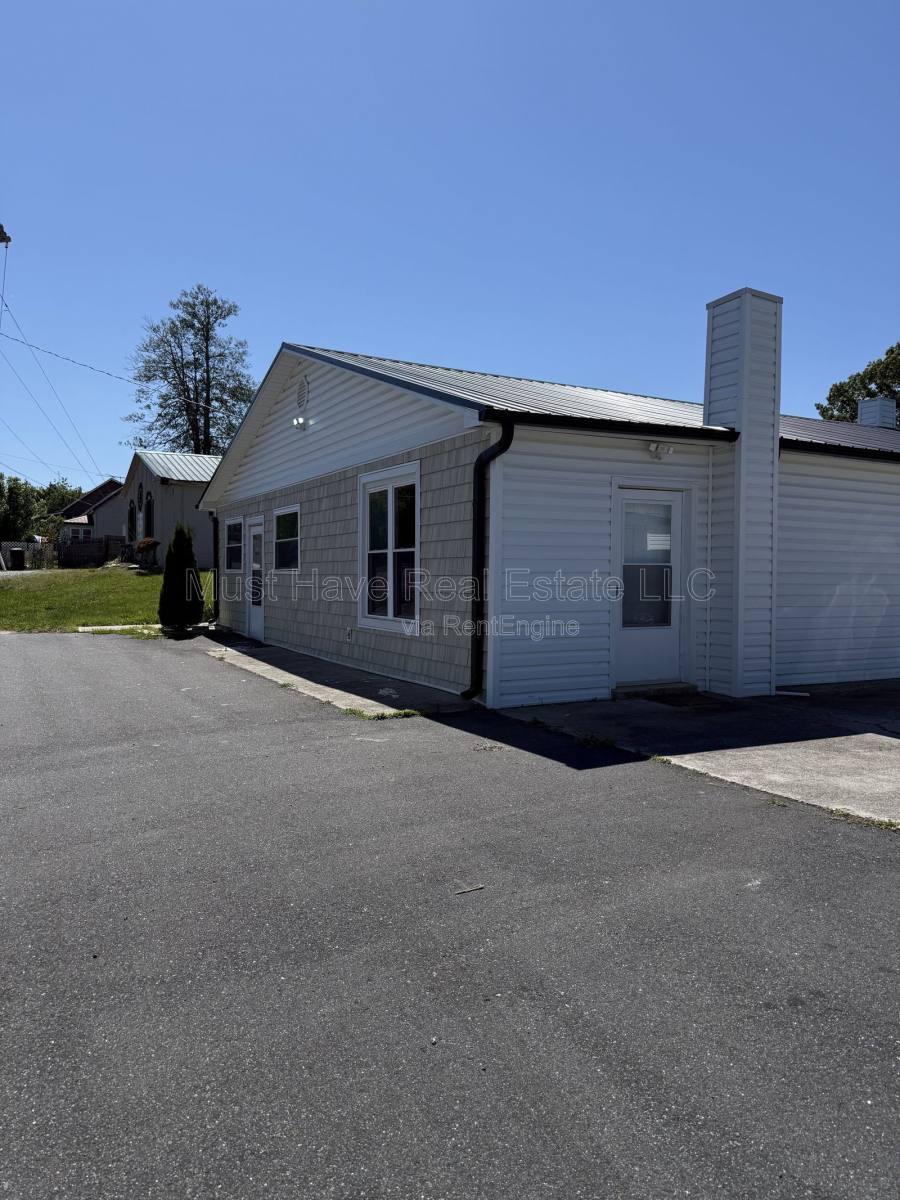 Apartment for rent at 404 W Main St #B, Morganton, NC 28655