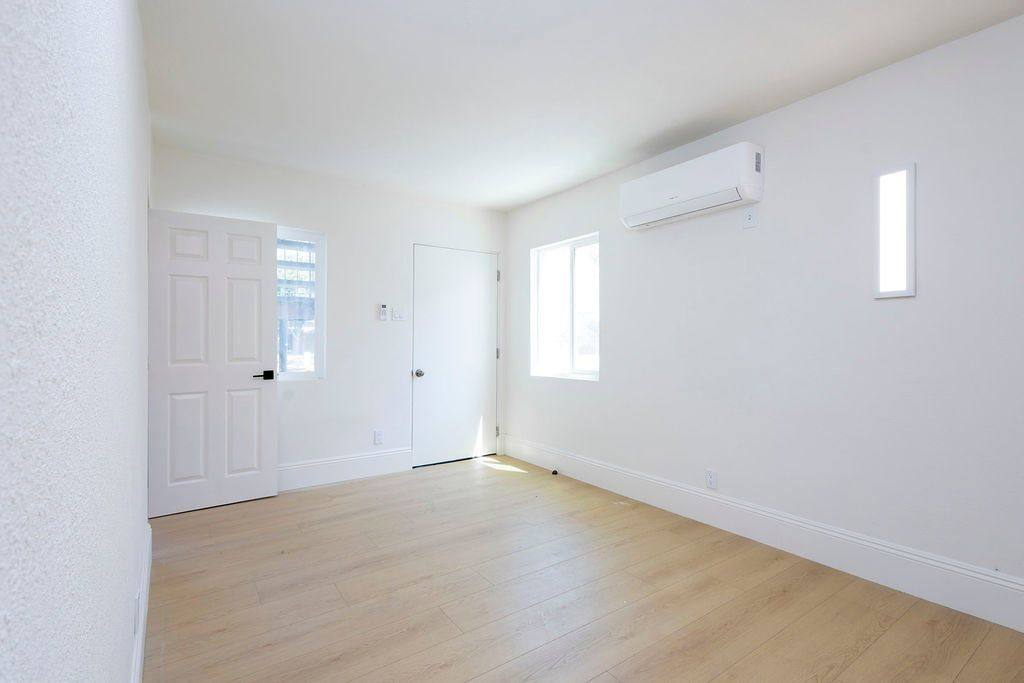 Apartment for rent at 914 E Martin Luther King Jr Blvd, Los Angeles, CA 90011