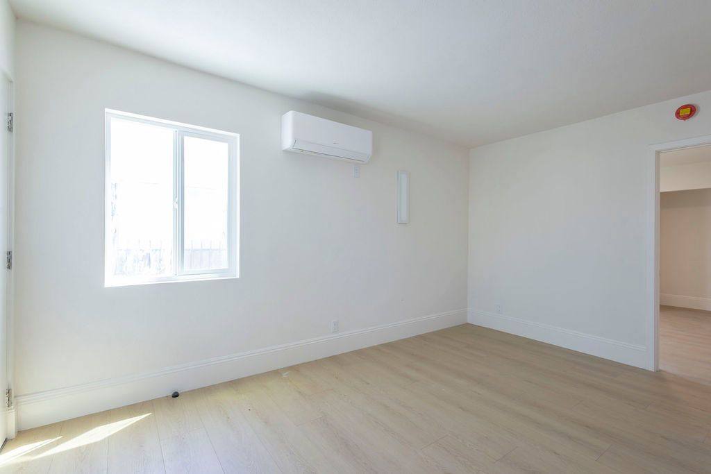 Apartment for rent at 914 E Martin Luther King Jr Blvd, Los Angeles, CA 90011