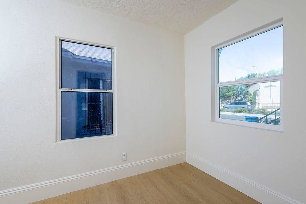 Apartment for rent at 914 E Martin Luther King Jr Blvd, Los Angeles, CA 90011