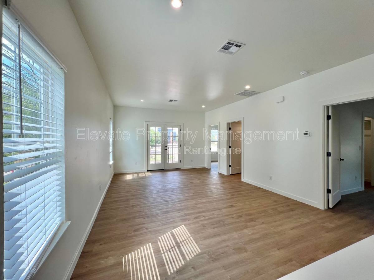 Apartment for rent at 216 E Hurd St #200, Edmond, OK 73034