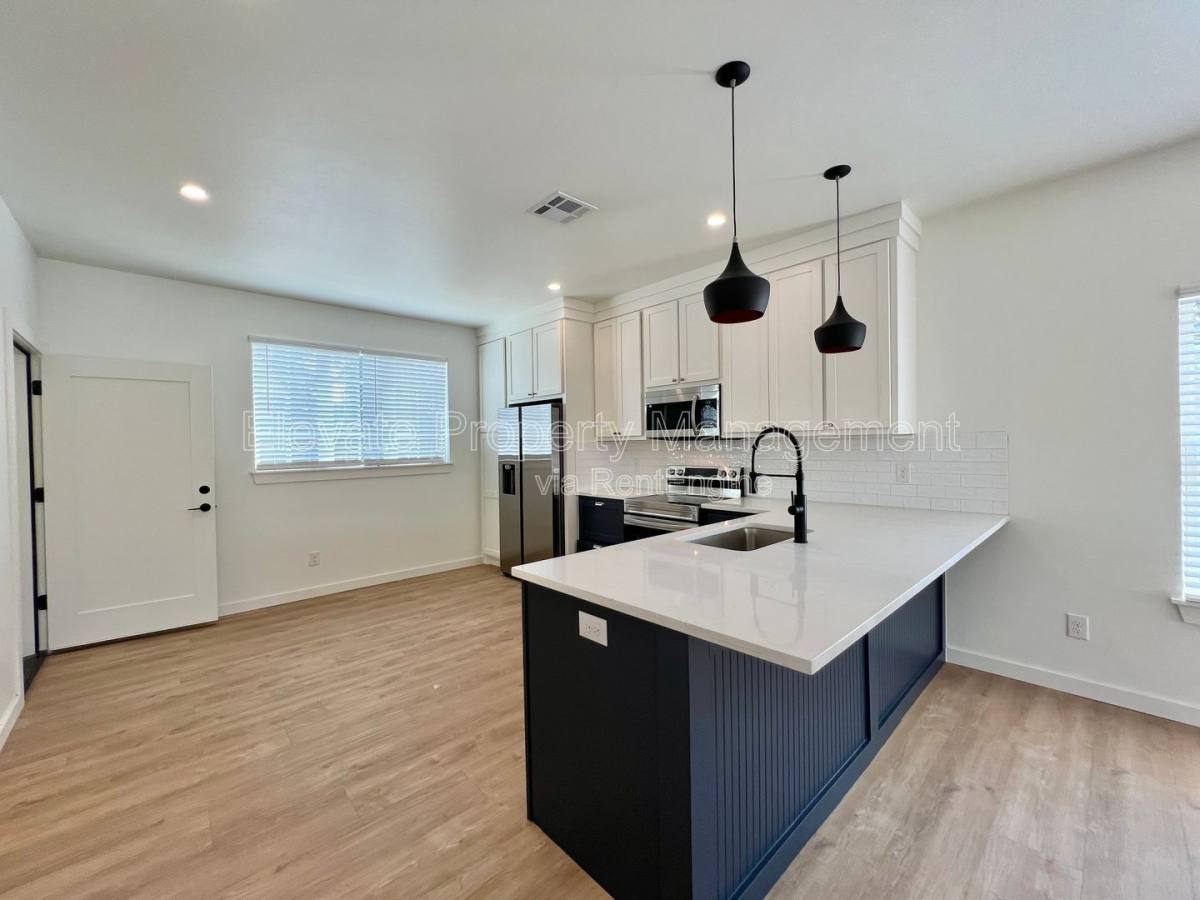 Apartment for rent at 216 E Hurd St #200, Edmond, OK 73034