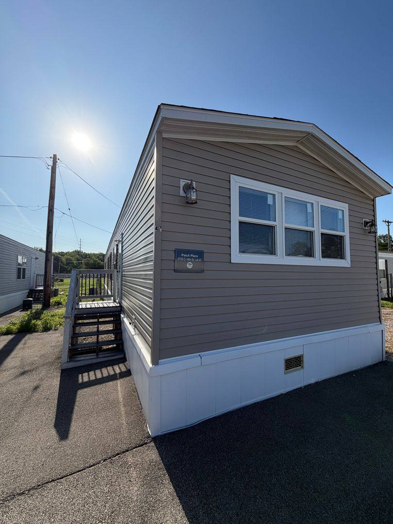 Apartment for rent at 2735 S 14th St, Springfield, IL 62703