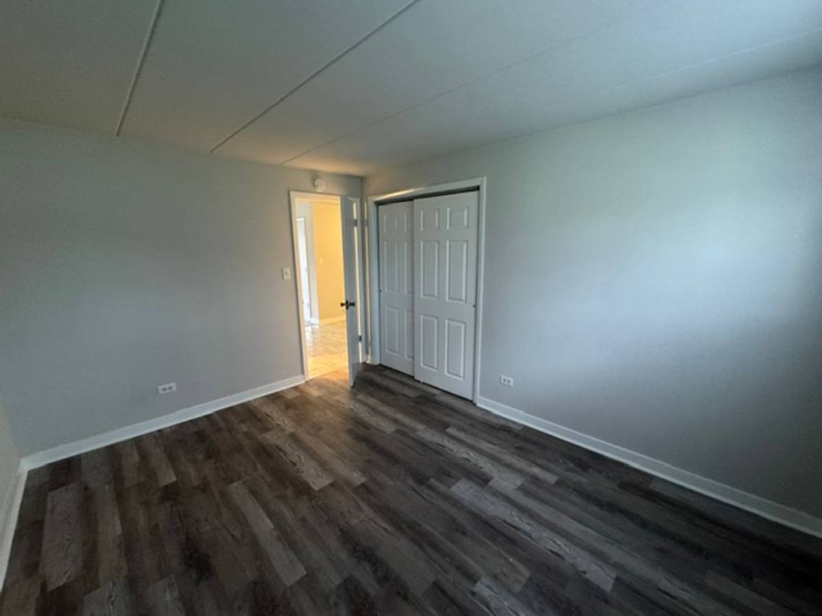 Apartment for rent at 14446 Torrence Ave, Chicago, IL 60633