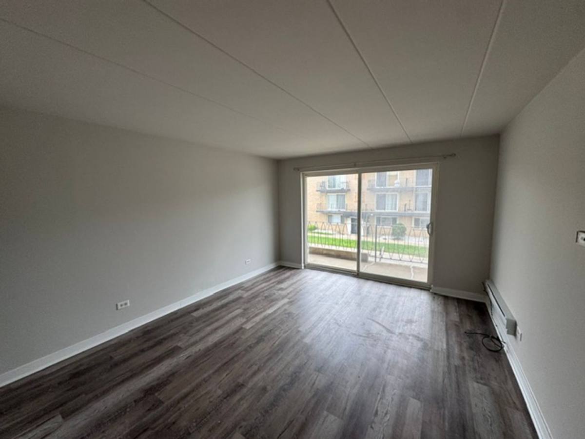 Apartment for rent at 14446 Torrence Ave, Chicago, IL 60633
