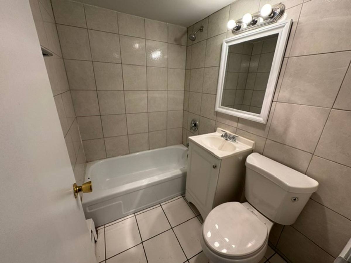 Apartment for rent at 14446 Torrence Ave, Chicago, IL 60633