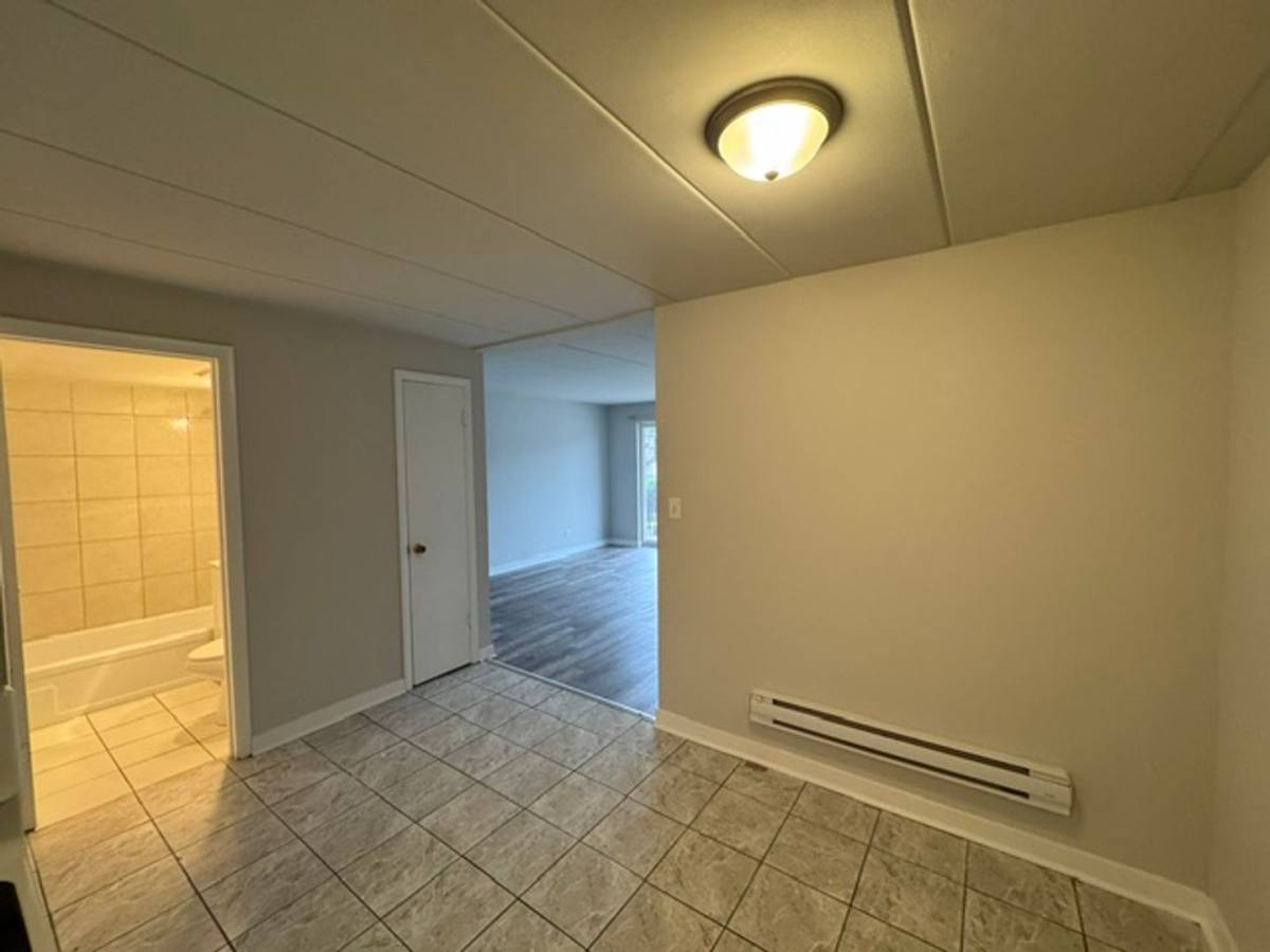 Apartment for rent at 14446 Torrence Ave, Chicago, IL 60633