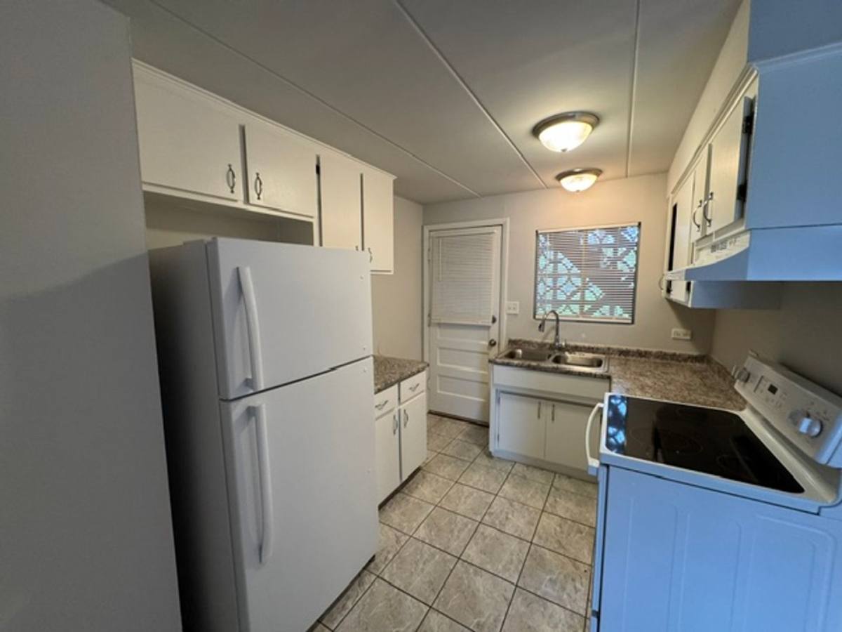 Apartment for rent at 14446 Torrence Ave, Chicago, IL 60633