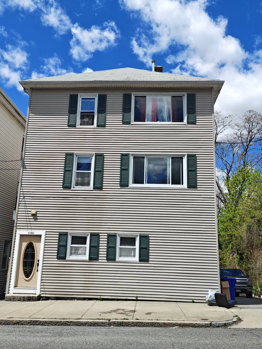 Apartment for rent at 1986 N Main St #1, Fall River, MA 02720