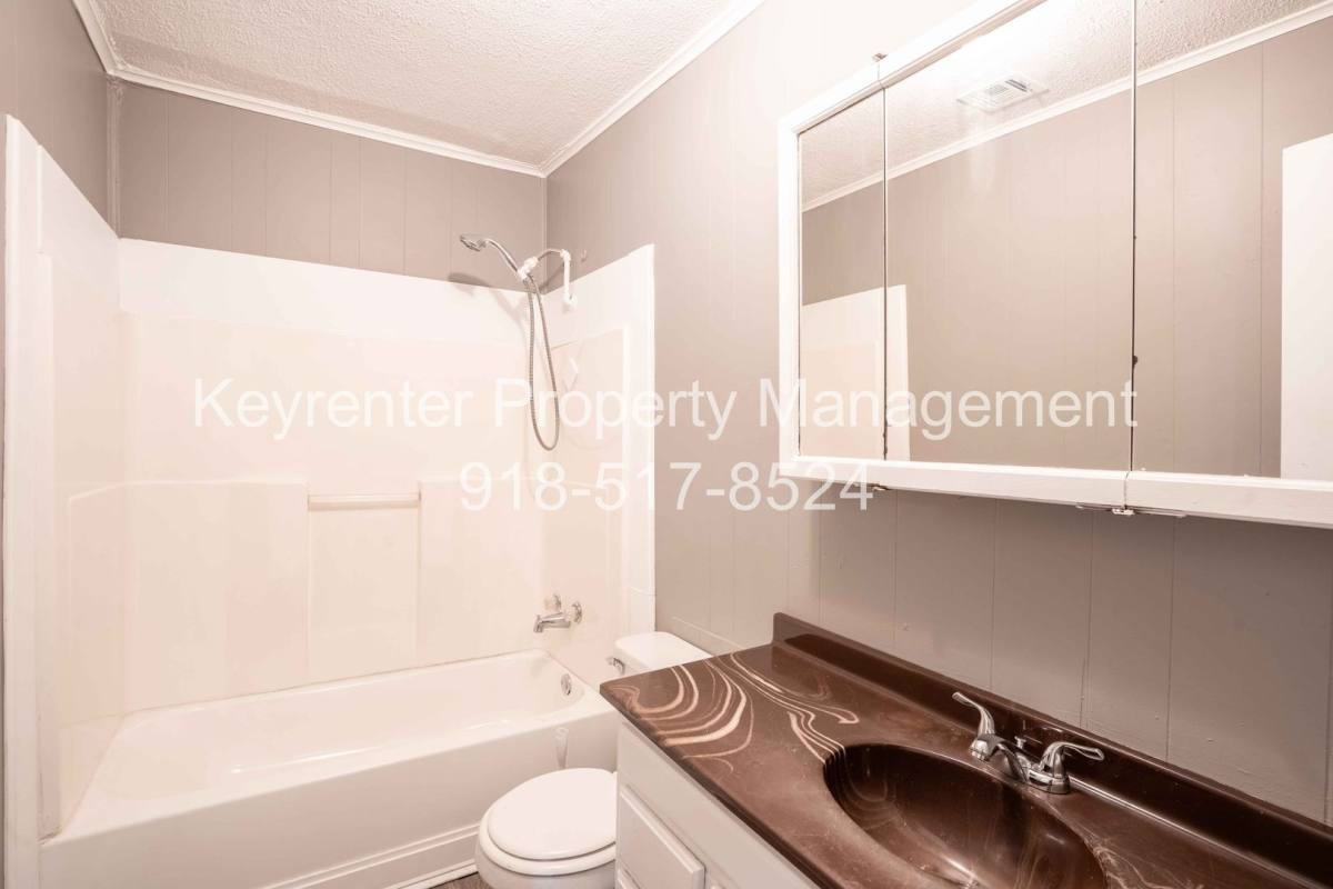 House for rent at 419 E Pine St, Skiatook, OK 74070
