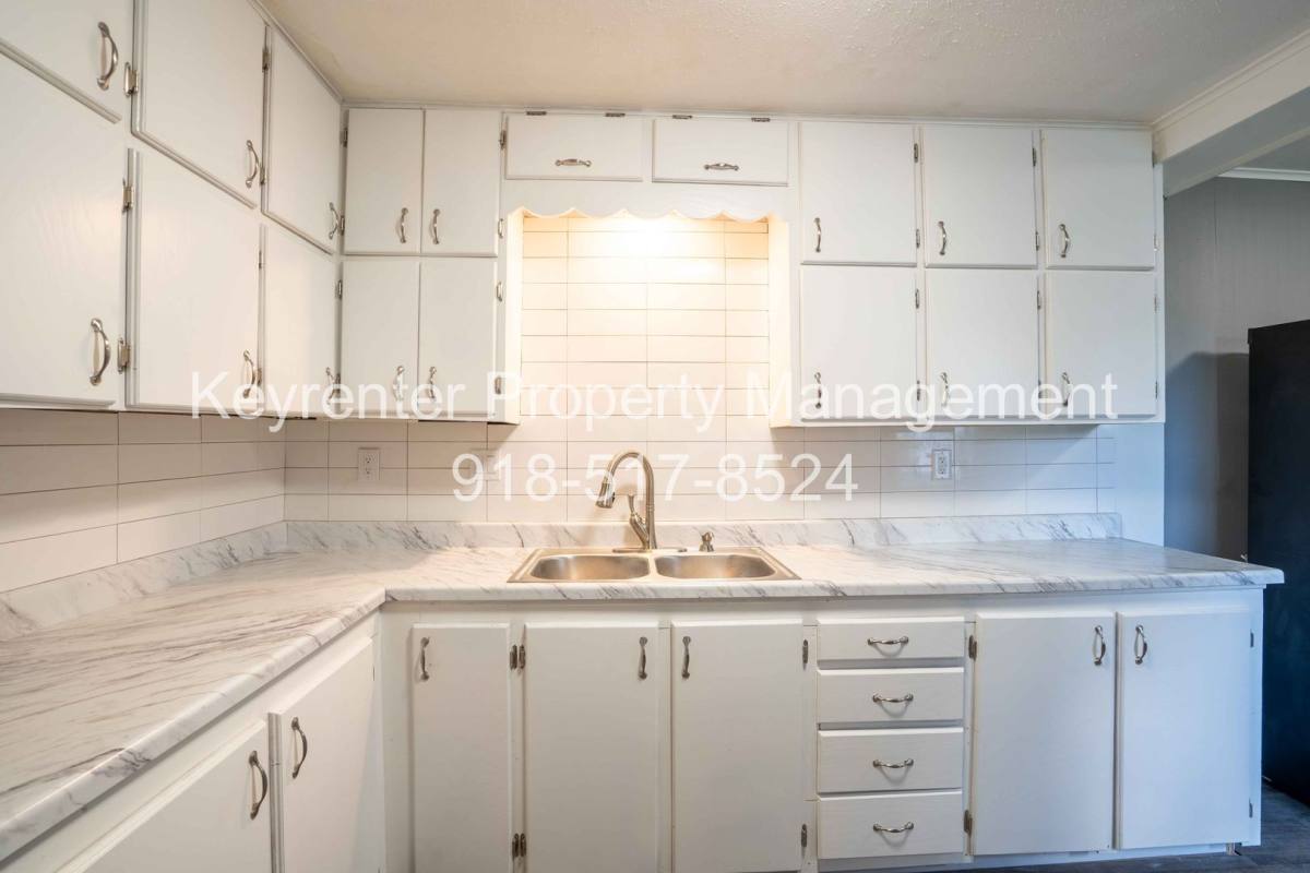 House for rent at 419 E Pine St, Skiatook, OK 74070