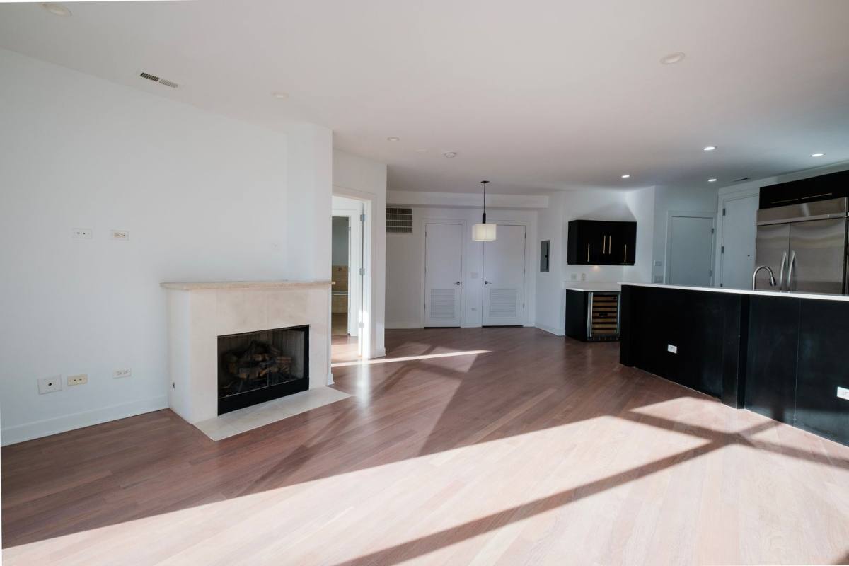Apartment for rent at 914 W Hubbard St, Chicago, IL 60642