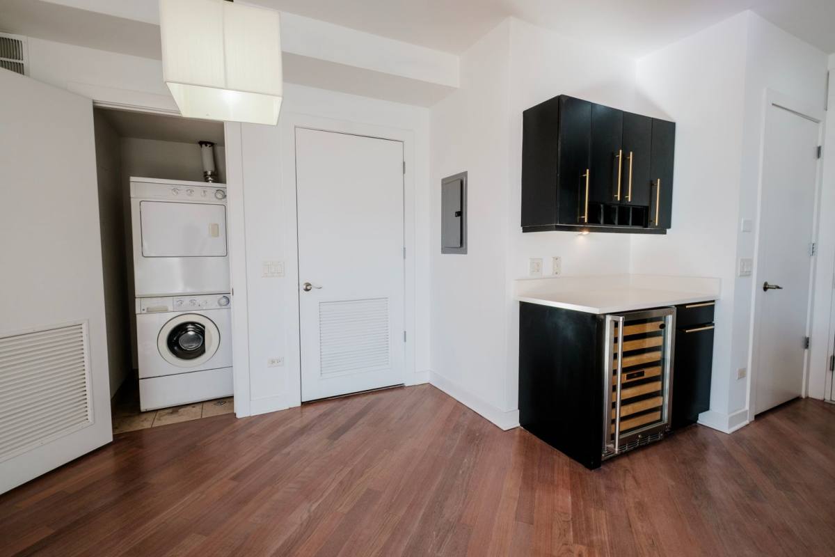 Apartment for rent at 914 W Hubbard St, Chicago, IL 60642