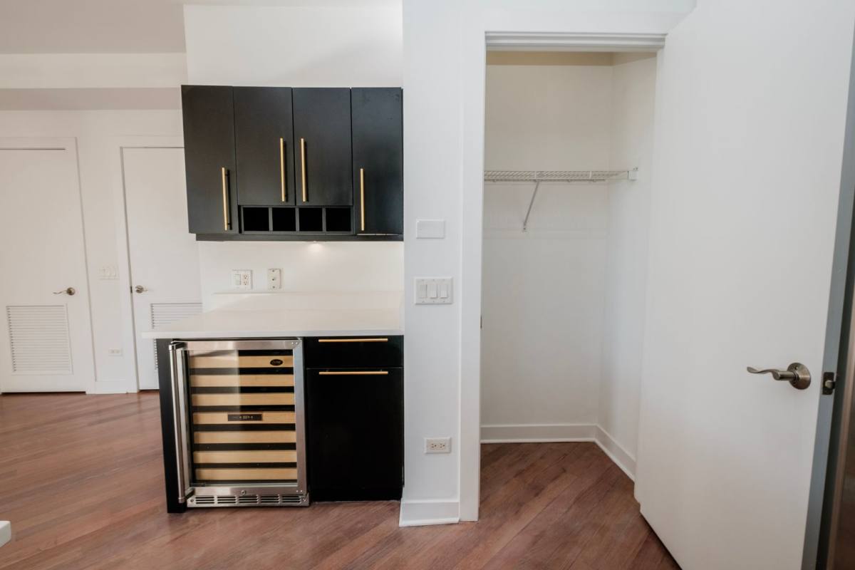 Apartment for rent at 914 W Hubbard St, Chicago, IL 60642