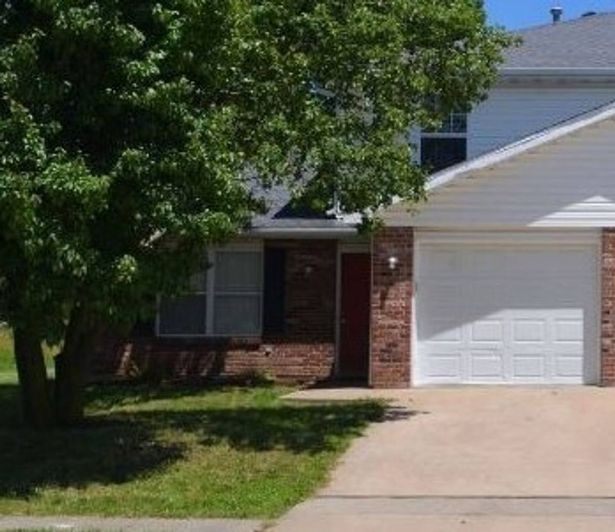 Apartment for rent at 1413-1415 Risen Star Court, Columbia, MO 65202