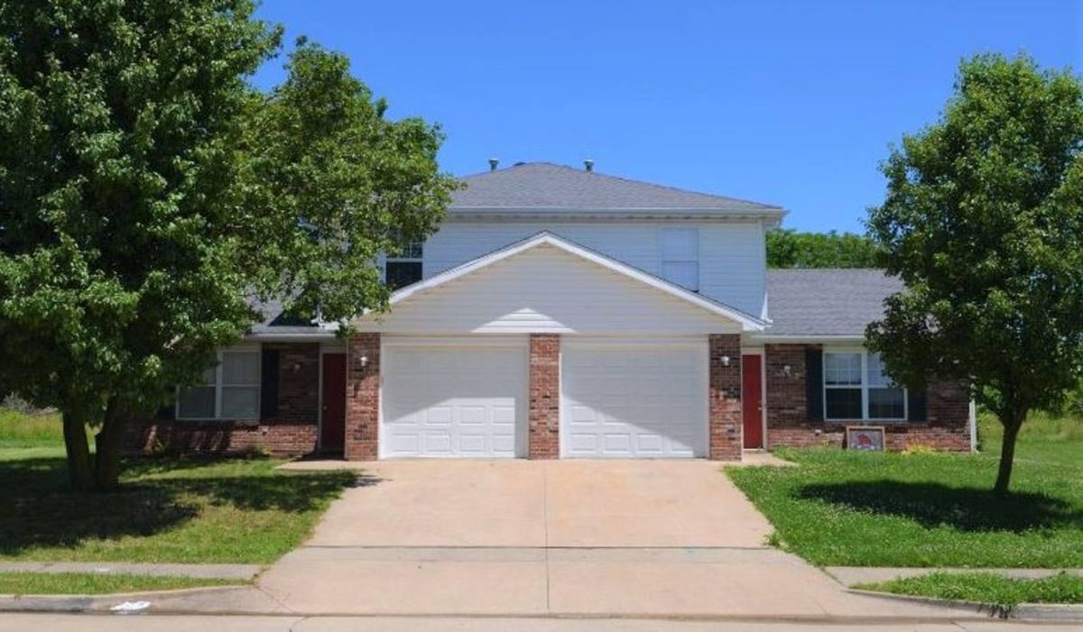 Apartment for rent at 1413-1415 Risen Star Court, Columbia, MO 65202