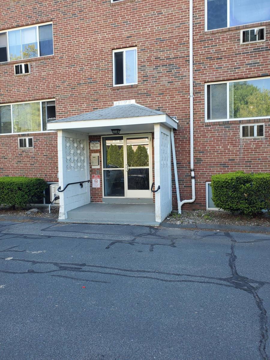 Apartment for rent at 39-41 Washington St #39-B2, Bristol, CT 06010