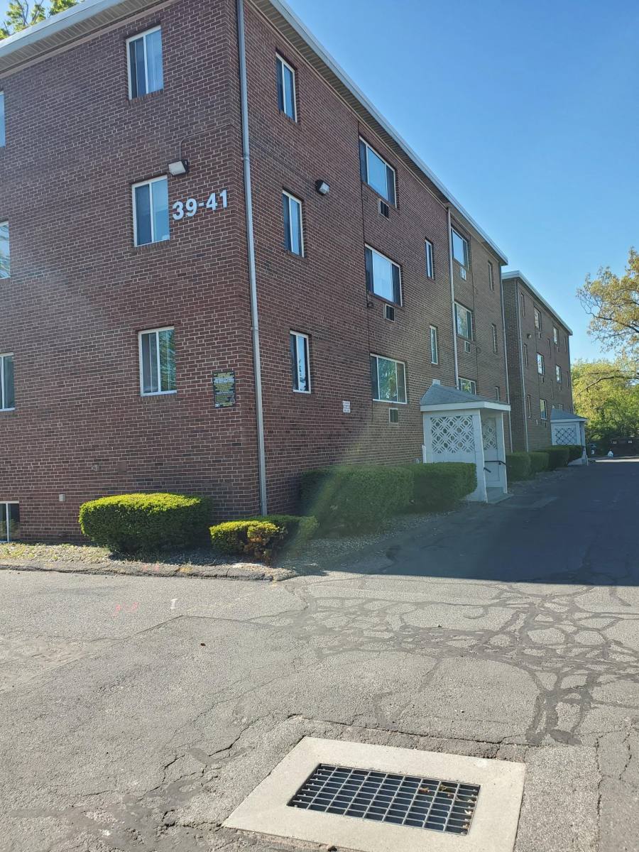 Apartment for rent at 39-41 Washington St #39-B2, Bristol, CT 06010