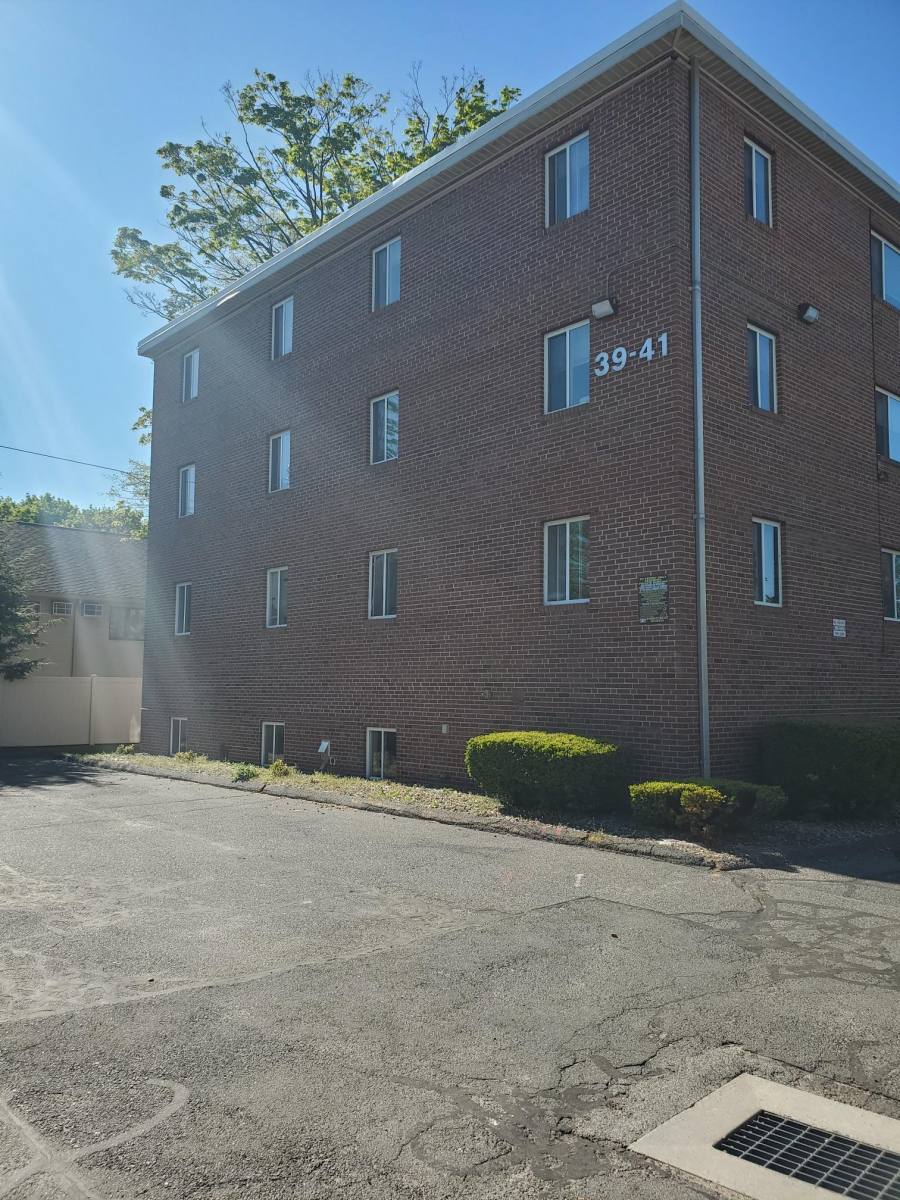Apartment for rent at 39-41 Washington St #39-B2, Bristol, CT 06010