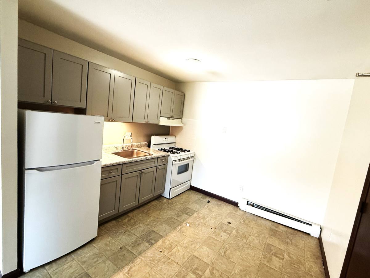 Apartment for rent at 39-41 Washington St #39-B2, Bristol, CT 06010