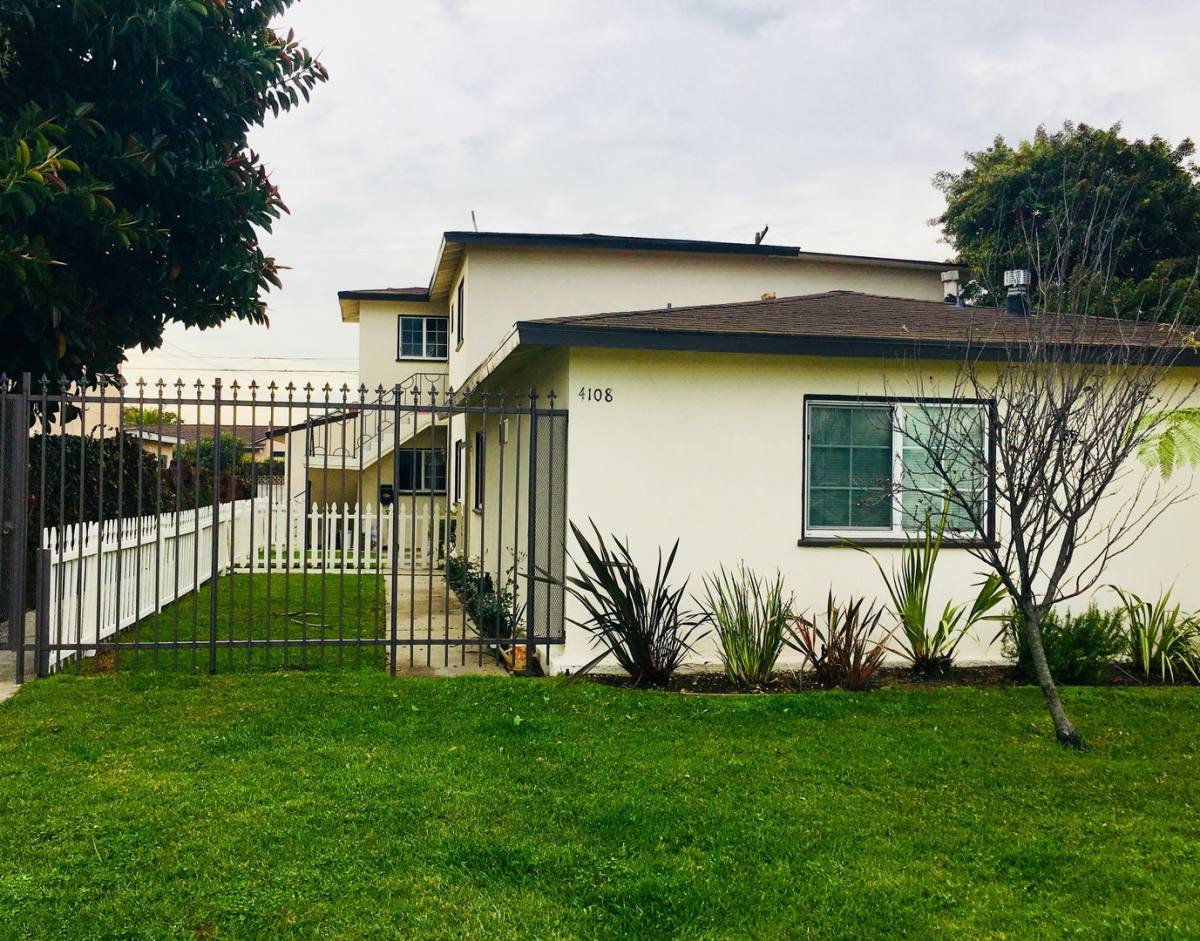 Apartment for rent at 4108 Redondo Beach Blvd, Torrance, CA 90504