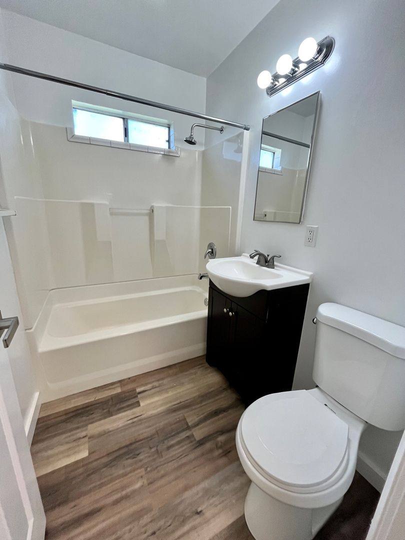 Apartment for rent at 4108 Redondo Beach Blvd, Torrance, CA 90504