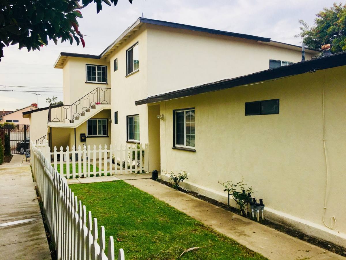 Apartment for rent at 4108 Redondo Beach Blvd, Torrance, CA 90504
