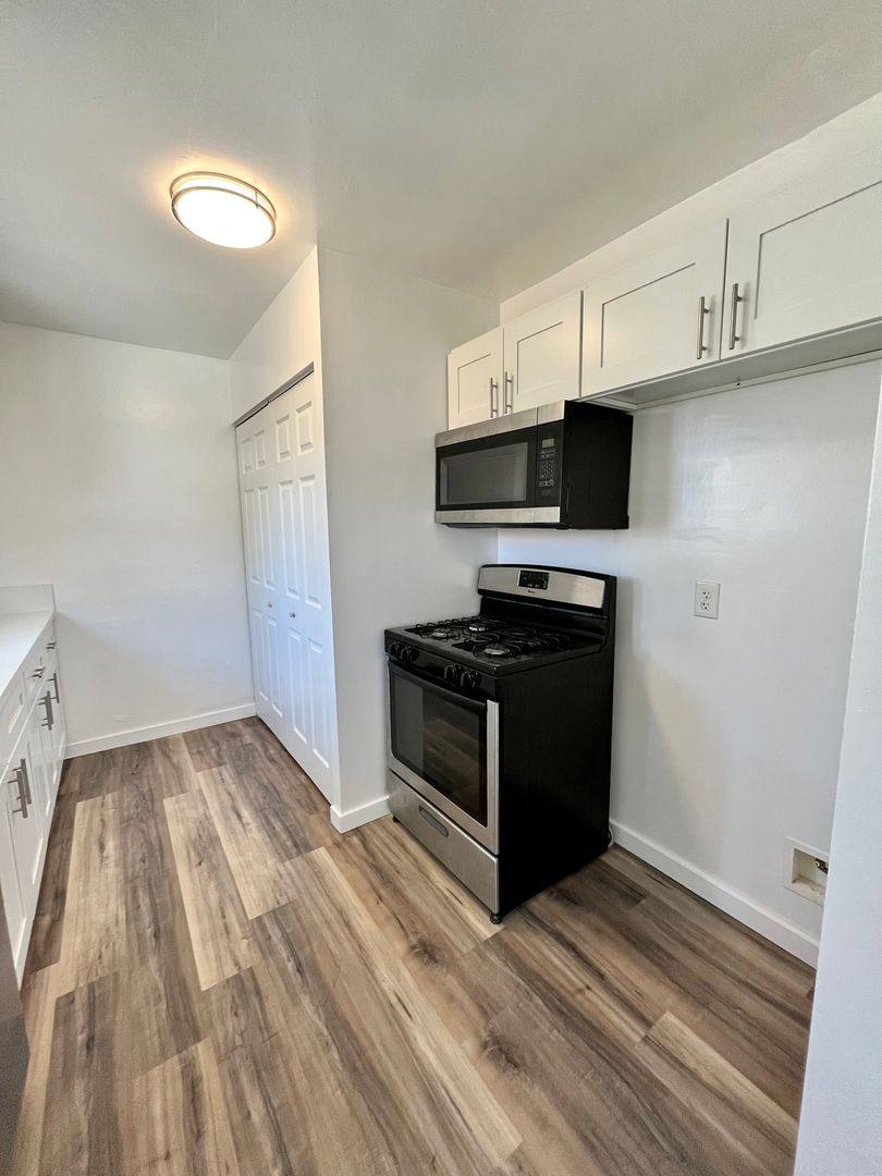 Apartment for rent at 4108 Redondo Beach Blvd, Torrance, CA 90504