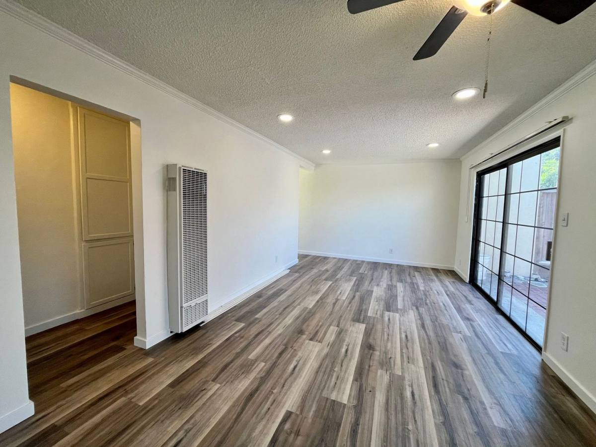 Apartment for rent at 4108 Redondo Beach Blvd, Torrance, CA 90504