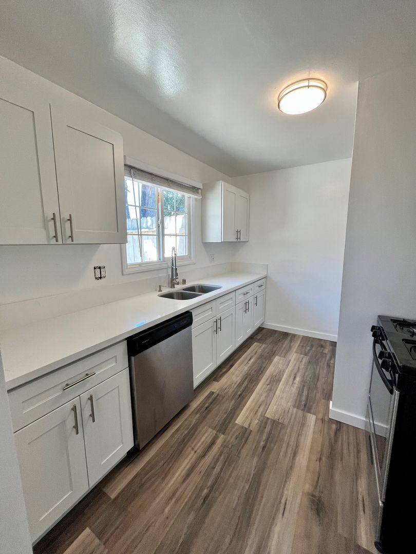 Apartment for rent at 4108 Redondo Beach Blvd, Torrance, CA 90504