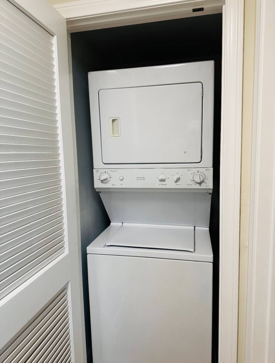 Condo for rent at 5252 Balboa Arms Dr, San Diego, CA 92117