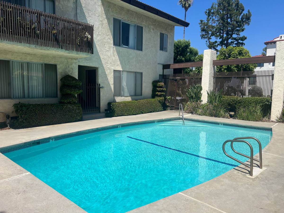 Apartment for rent at 5045 Woodman Ave, Sherman Oaks, CA 91423