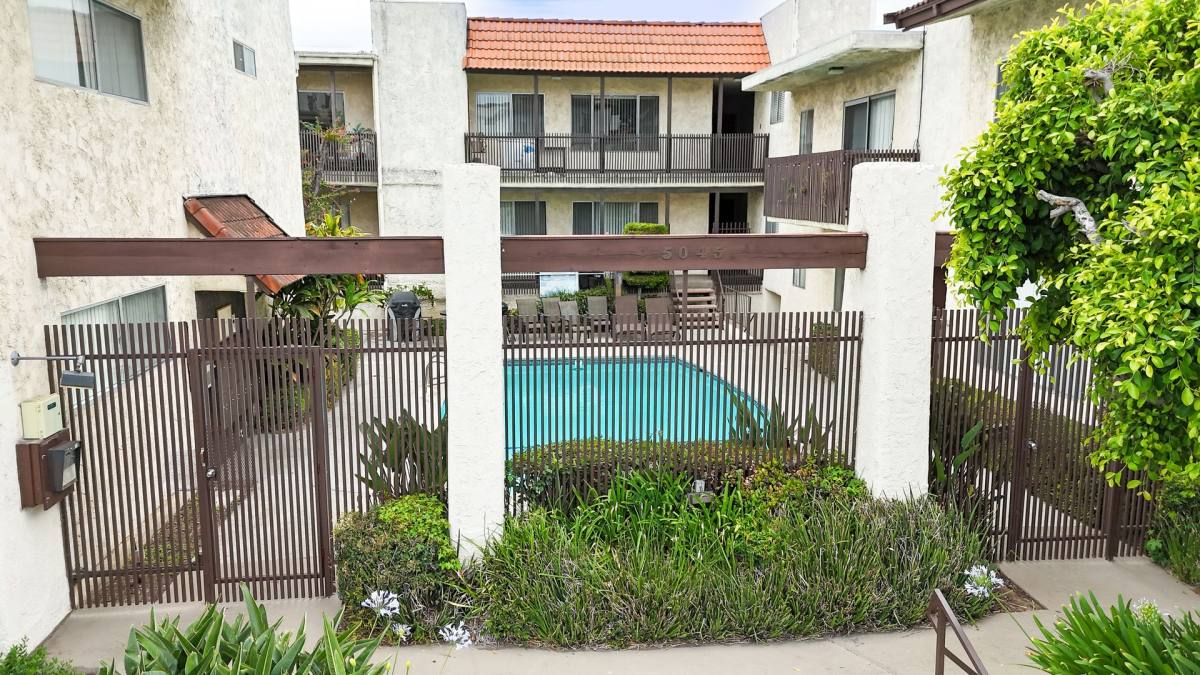 Apartment for rent at 5045 Woodman Ave, Sherman Oaks, CA 91423