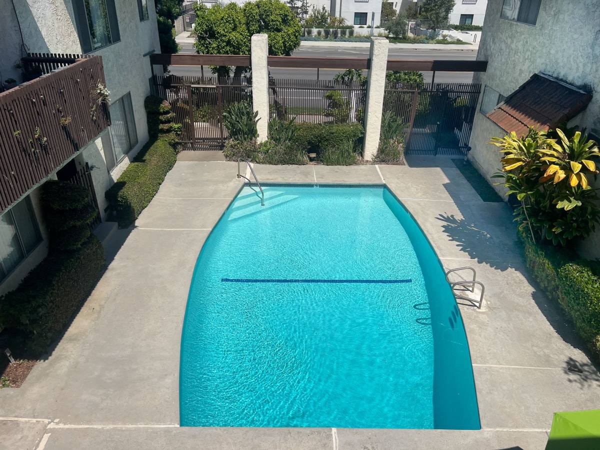 Apartment for rent at 5045 Woodman Ave, Sherman Oaks, CA 91423