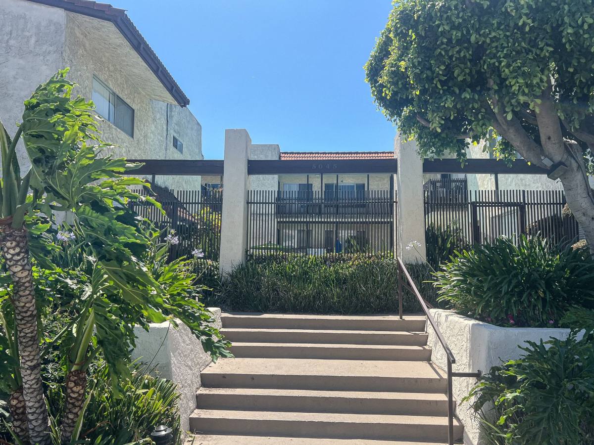 Apartment for rent at 5045 Woodman Ave, Sherman Oaks, CA 91423