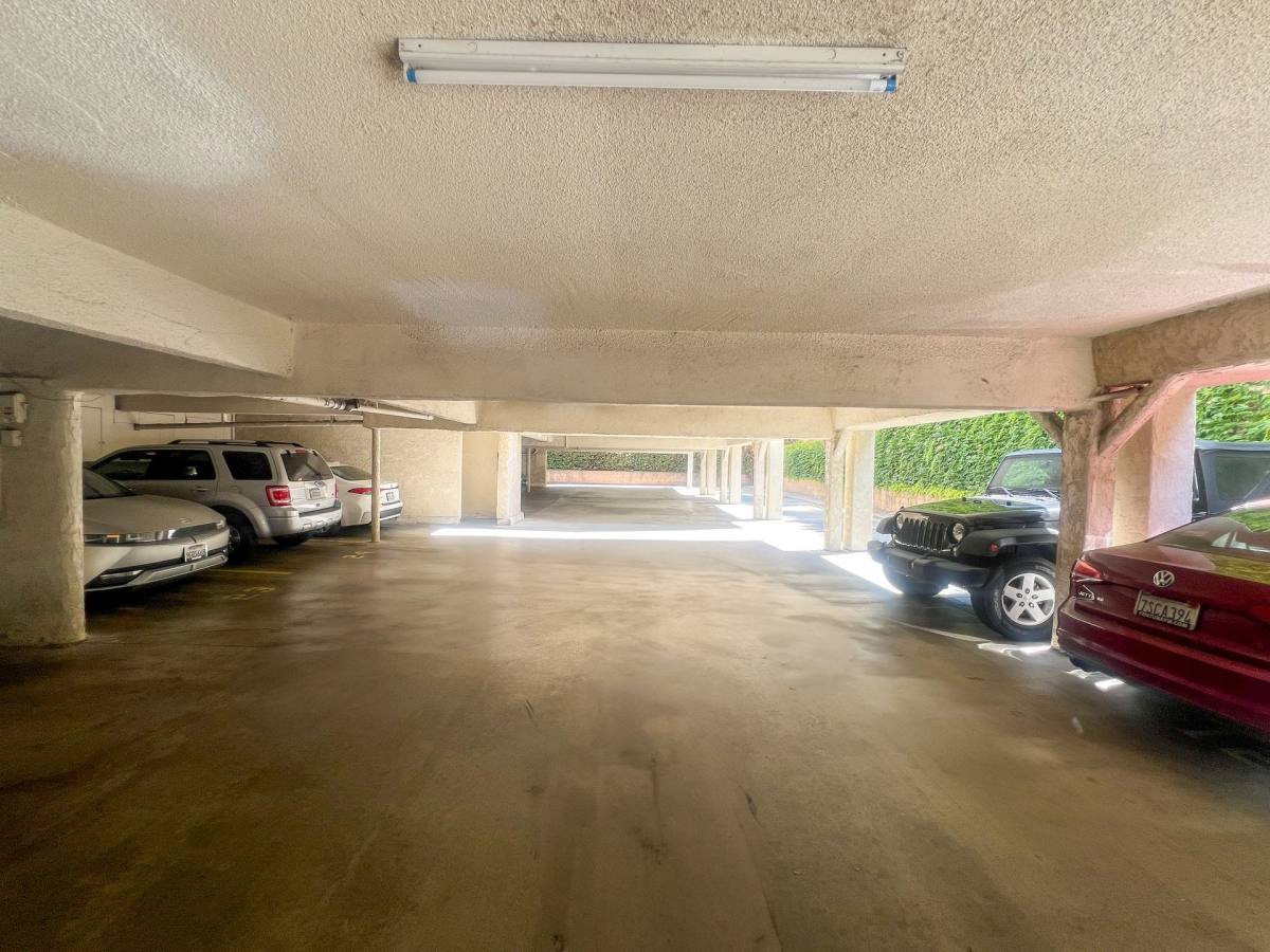 Apartment for rent at 5045 Woodman Ave, Sherman Oaks, CA 91423