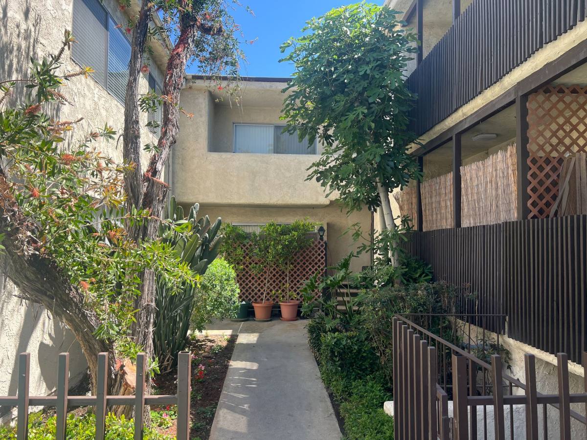 Apartment for rent at 5045 Woodman Ave, Sherman Oaks, CA 91423