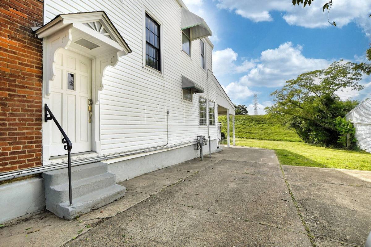 Apartment for rent at 1661 Story Ave #2, Louisville, KY 40206