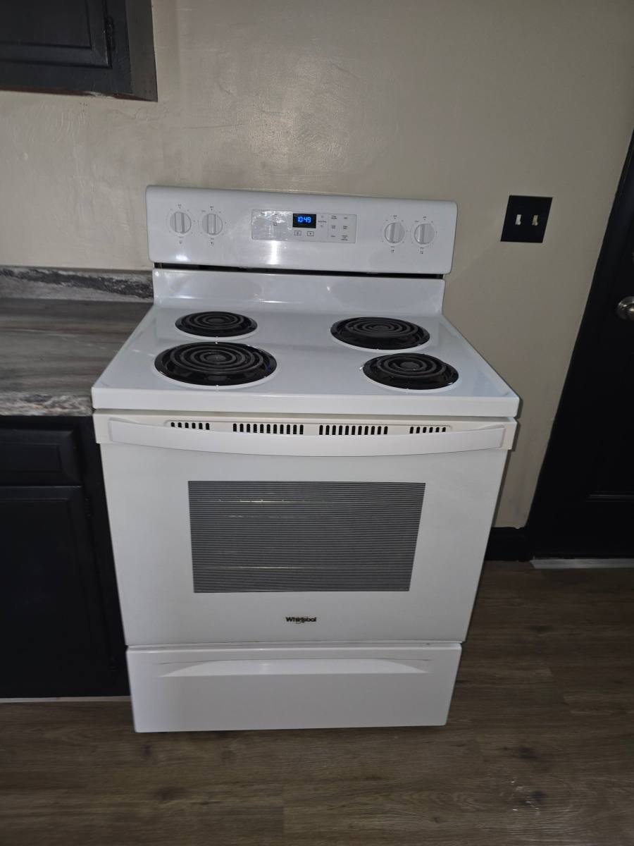 Townhouse for rent at 1403E 38th St, Erie, PA 16504